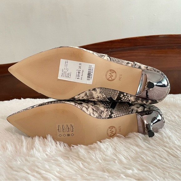 NEW Michael Kors Kadence Kitten Bootie EMB Faux Leather Color Sand Size 9.5M Box - Picture 9 of 16